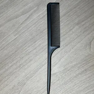 【Don't Buy） Free Gift-PlasticcombAblack comb to help you better blendthe product into your hair.
