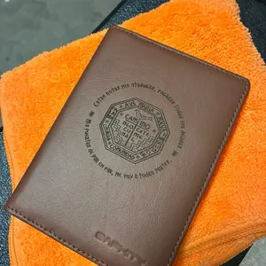 Camino Neocatecumenal cover para pasaportes, cuero y con múltiple compartimentos para más almacenaje.