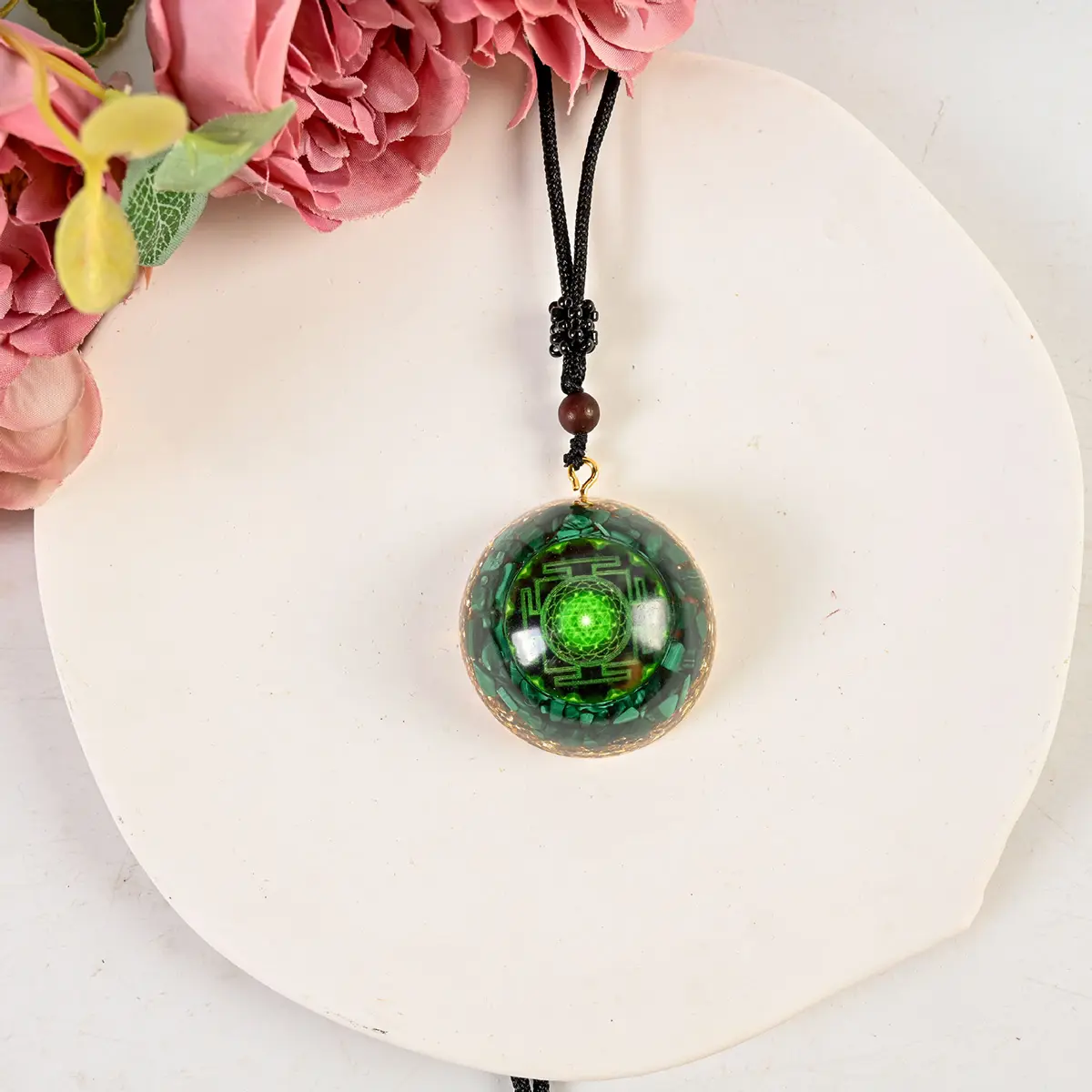 Malachite Gemstone Chakra Necklace, Adjustable Crystal Resin Pendant with Magnetic Talisman for Energy Balancing and Healing, Emotional Healing, Chakra Alignment