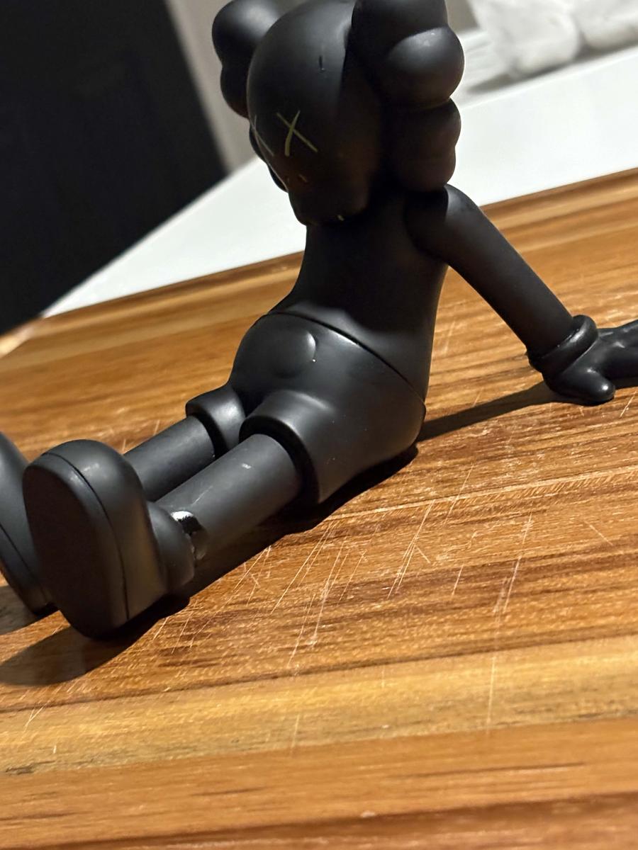 Item: Lying posture (Black)