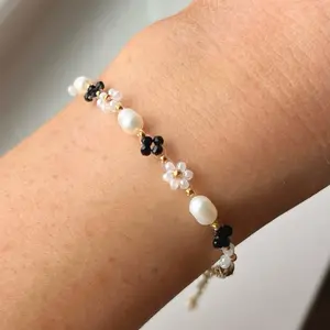 Gold Filled Pearl Bracelet Black Clover Beaded Bracelet White Daisy Bracelet Gold Dainty Jewelry Seed Bead Bracelet Gift for Bridesmaids