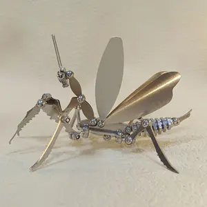 Mantis model screw puzzle 3d three-dimensional punk model stainless steel assembly finished product simulation insect mechanical toy