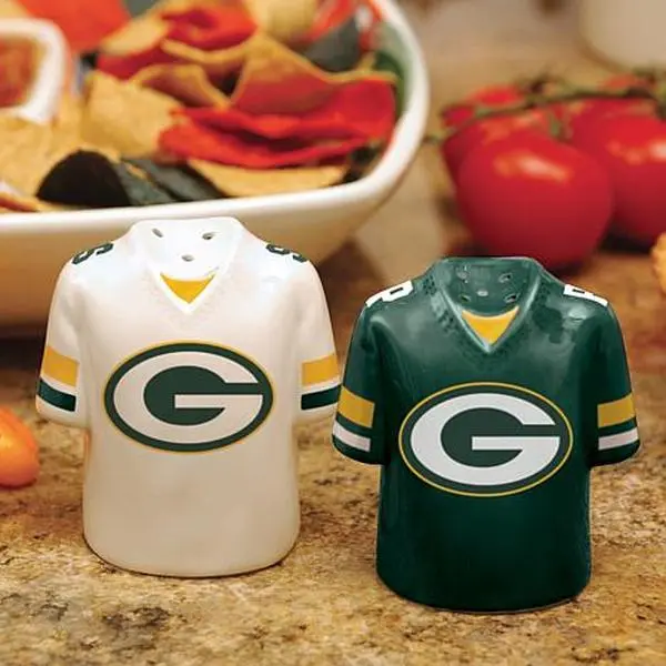 Football Fan Shop Ceramic Salt and Pepper Shakers - Green Bay Packers