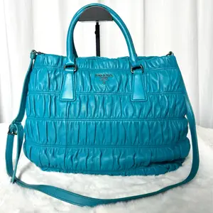 Pre-owned PRADA Blue Wrinkled Leather Shoulder Bag|20252271