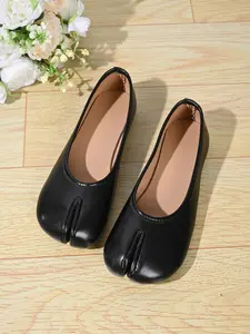 Women's Split-Toe Flat Shoes, Classic Japanese Style Footwear, Wide Toe Box Slippers, Comfortable for Walking, Fashionable Daily Wear, Rubber