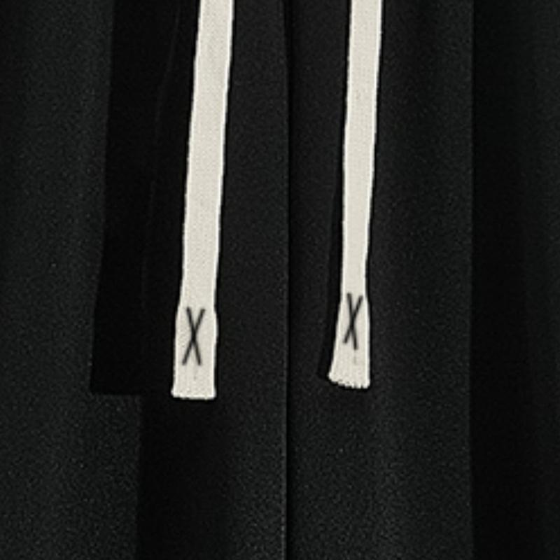 Men's loose-fit casual pants, soft and slightly stretchy, comfortable and breathable, with an adjustable waistband, suitable for year-round outdoor sports and fitness activities.