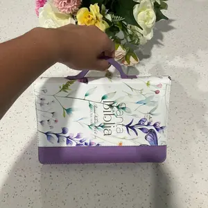 Biblia letra Grande 12 puntos con agarradera.