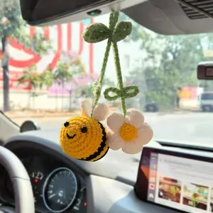 Cute Crochet Bee Daisy Rearview Mirror Hanging  Accessories, Rear View Mirror Hanging Bee Ornament Accessories for Women and Men,  Cute  Interior Decor
