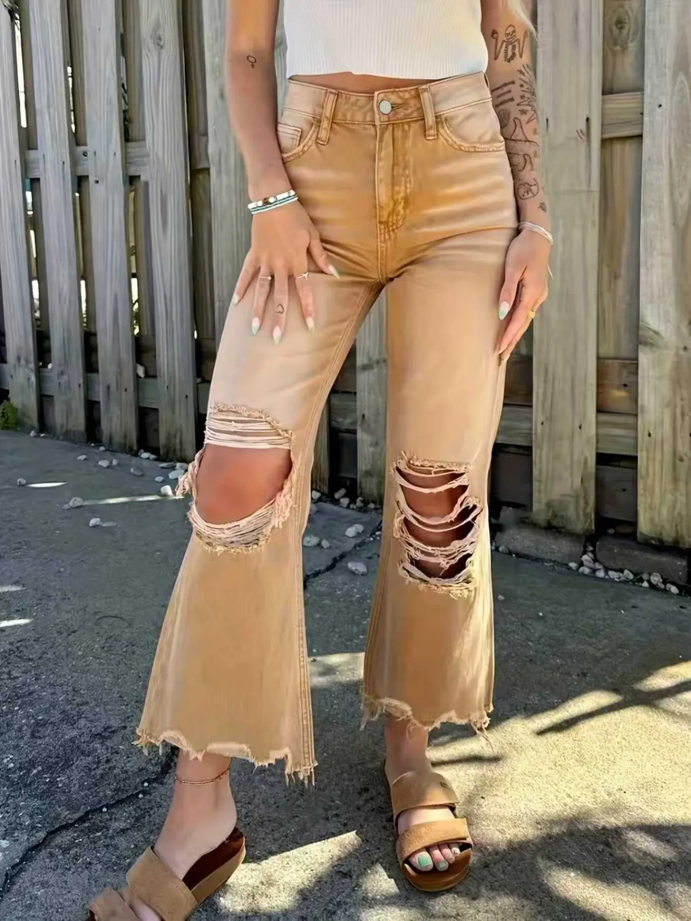 Women's Distressed Denim Flare Pants, Casual Flare Leg, Trouser, Womenswear, No Stretch Color Fabric, Casual Fashion Jeans, Comfortable and Stylish, Perfect for Everyday Wear Fit