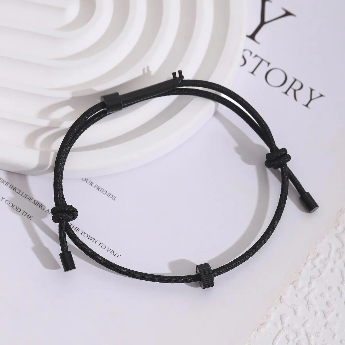 Survival Wrist Strap-Survival Bracelet- Emergency Glass Breaker, Secure & Comfortable Style-Gift box packaging-couple gifts-holiday gifts & creative gifts Escape Tool Vehicle Adjustable Concealed