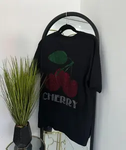 La Cherry Tee Oversized - Loose-Fitting Black T-Shirt with Cherry Graphic Design