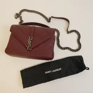 Pre-owned Yves Saint Laurent YSL Crossbody Bag Quilted Leather with Logo Charm Stylish Functional for Everyday Use Saint Laurent