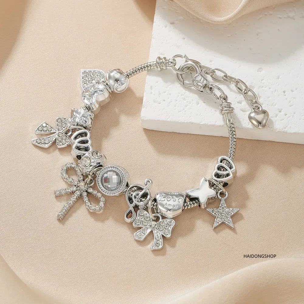 Women’s charm bracelet—an elegant coquette piece featuring a bowknot heart adorned with rhinestones; adjustable copper wrist jewelry; a dainty, trendy aesthetic wrist accessory; a perfect birthday, anniversary, or holiday gift for ladies, suitable for eve