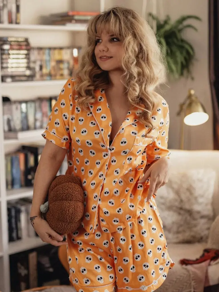 RETRO STAGE Women's 1970s Retro Graphic Skull Print Pajama Set, 2-Piece Halloween Button Down Nightwear with Shorts