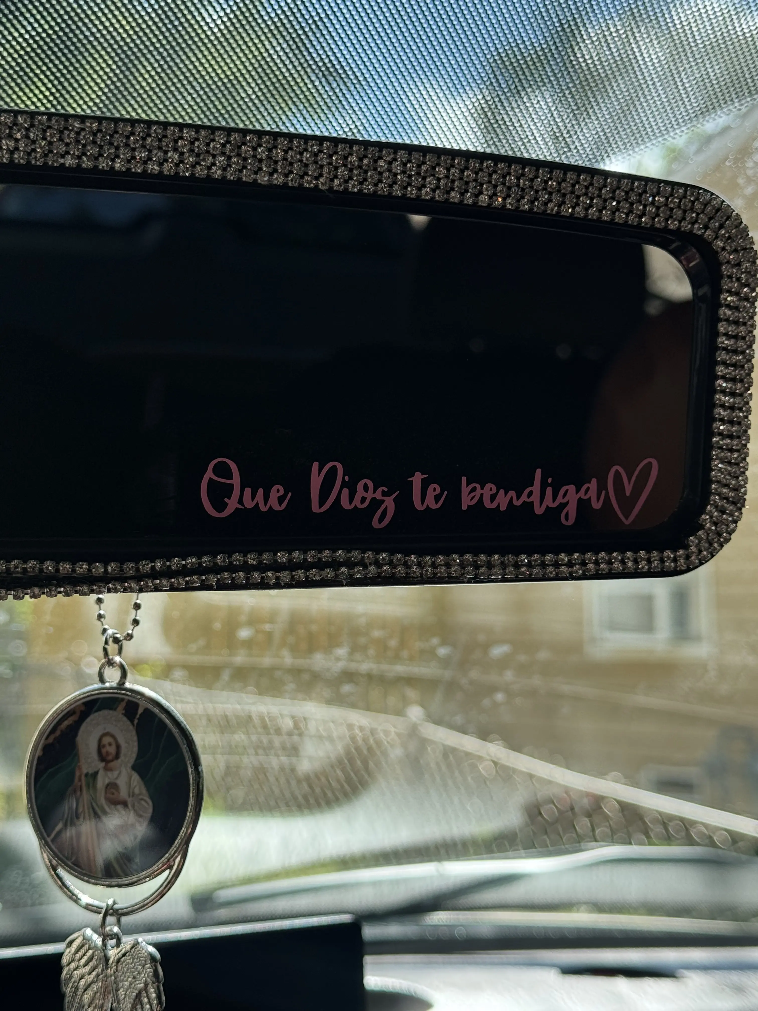 Que Dios te Bendiga Compact Decal Sticker - 4x1 in Flexible Vinyl Decals for Cars, Rear View Mirror, Durable Surfaces, Personalized Look