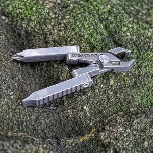 1pc Multi-purpose Mini Pliers, 6-in-1 Multifunctional Mini Pliers, Portable Folding Outdoor EDC Tool, Pocket Camping Equipment, Outdoor Key Chain Screwdriver, Multitool