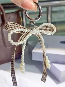Personality classic fashion simple bow pendant, niche design exquisite plaid with key chain accessories, casual  versatile luxury bag key chain pendant, simple exquisite Pearl Ribbon bow gift small object pendant, Bag Charm Keychain