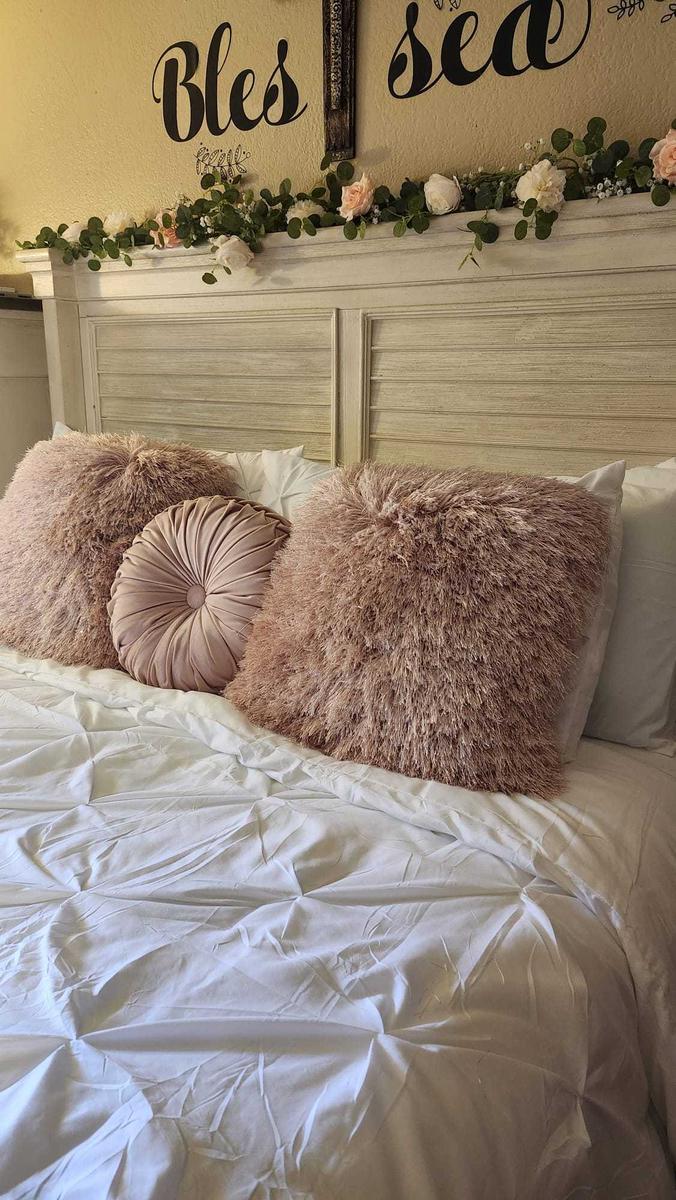 Item: Pure White, Queen