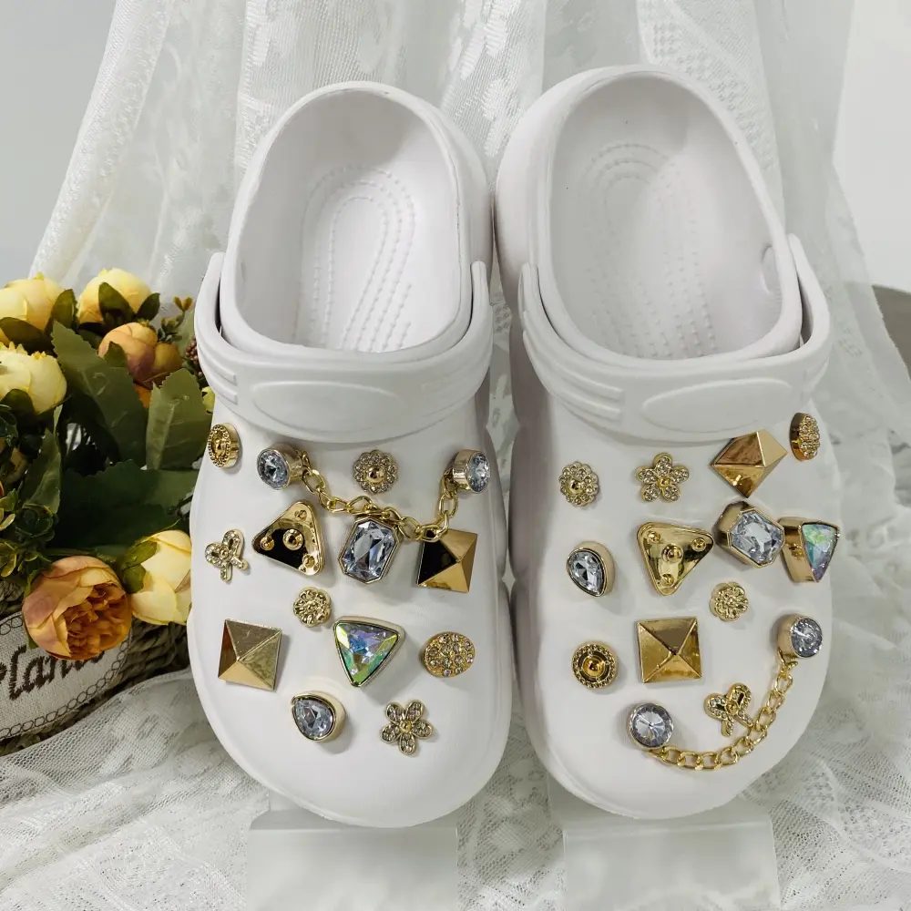 22PCS Shoe Decoration Charm Bling Shoe Charms for Women, Flower Pearl Shoes Decoration Charms Rhinestone Shoes Chain Charm Cute Shoe Charms DIY Shoe Accessories for Valentine's Day, Christmas, Thanksgiving, Birthday
