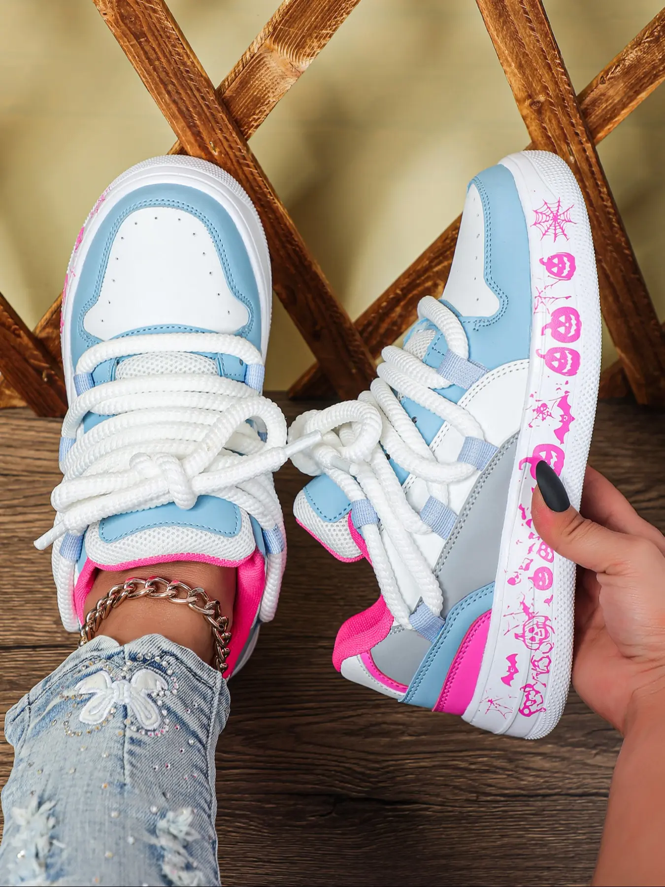Women's Casual Sneakers, Trainer Shoes, trick or treat, Halloween Spider Skull Bat Pumpkin Design, Breathable Low Top Lace-Up Skate Shoes Suitable for Black Friday bash, Halloween Christmas gifts, daily wear, outdoor sports school shoes