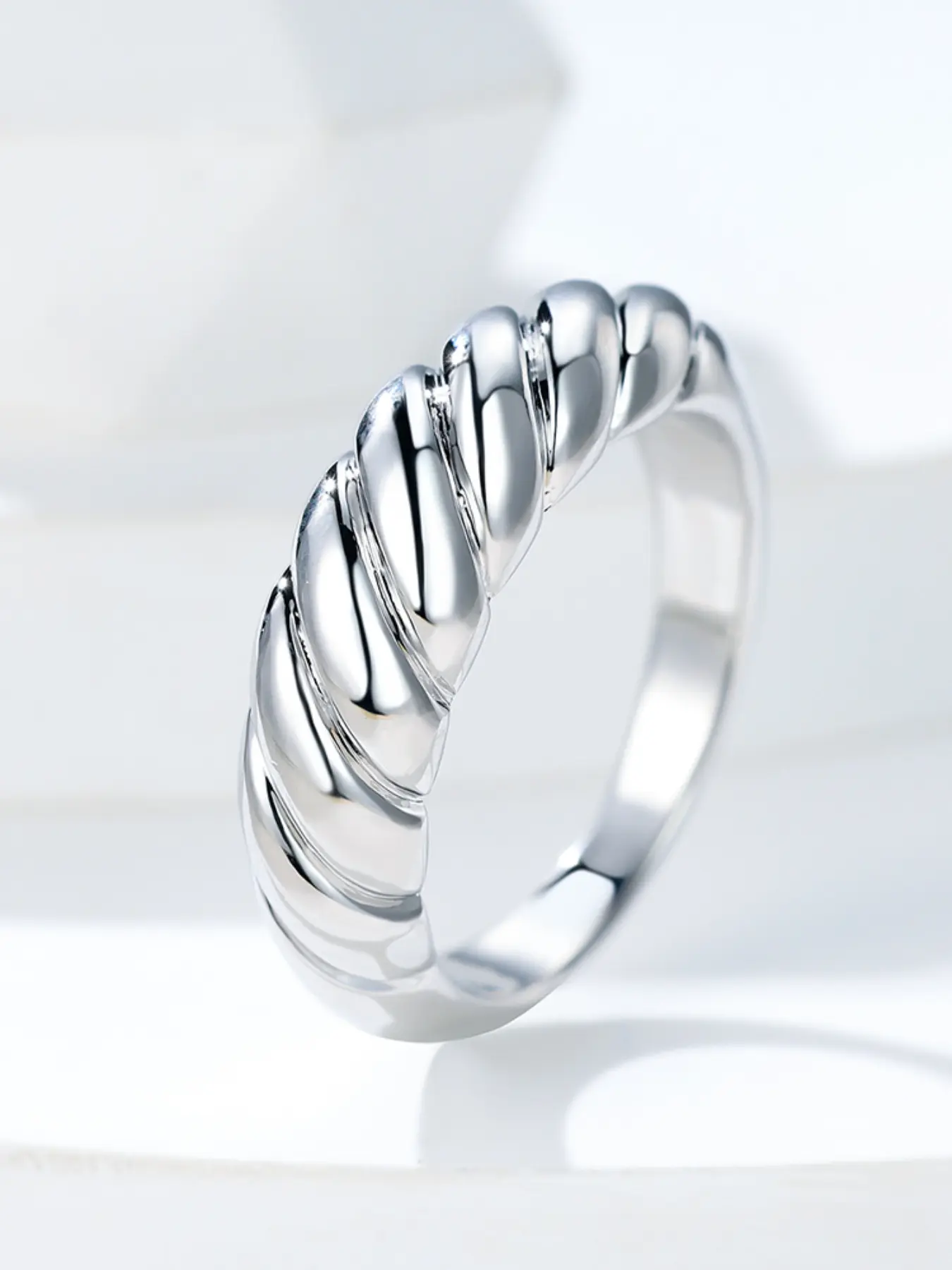 Geometric Rings for Women & Girls Zirconia Inlay Fashion Simple Design Engagement Ring Daily Wear Jewelry Accessory for All Seasons Fashion Stackable Rings