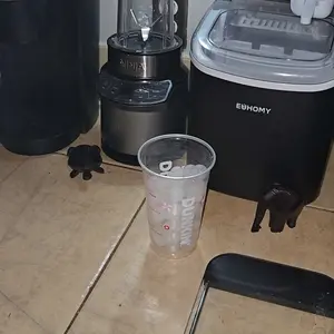 Product Review of EUHOMY Ice Maker Countertop with Handle, 26lbs in 24Hrs, 9 Ice Cubes Ready in 6 Mins, Auto-Cleaning Portable Ice Maker with Basket and Scoop, for Home/Kitchen/Camping/RV. (2024 New Silver) Utensils from L**e R**s