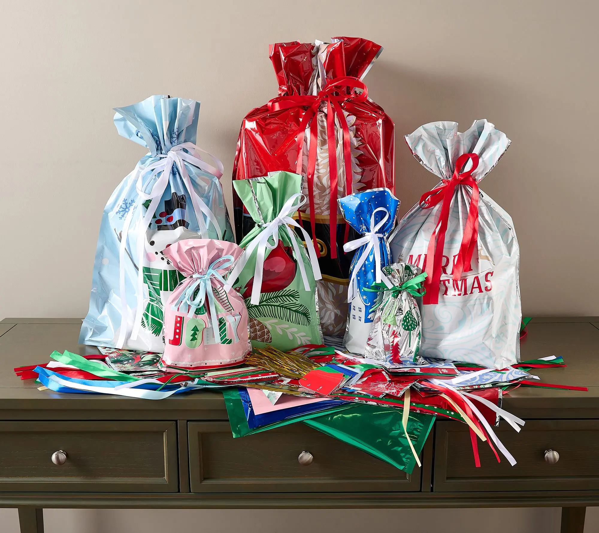 Kringle Express 100-Piece Gift Bags & Tags Set Kringle Express 100-Piece Gift Bags & Tags Set