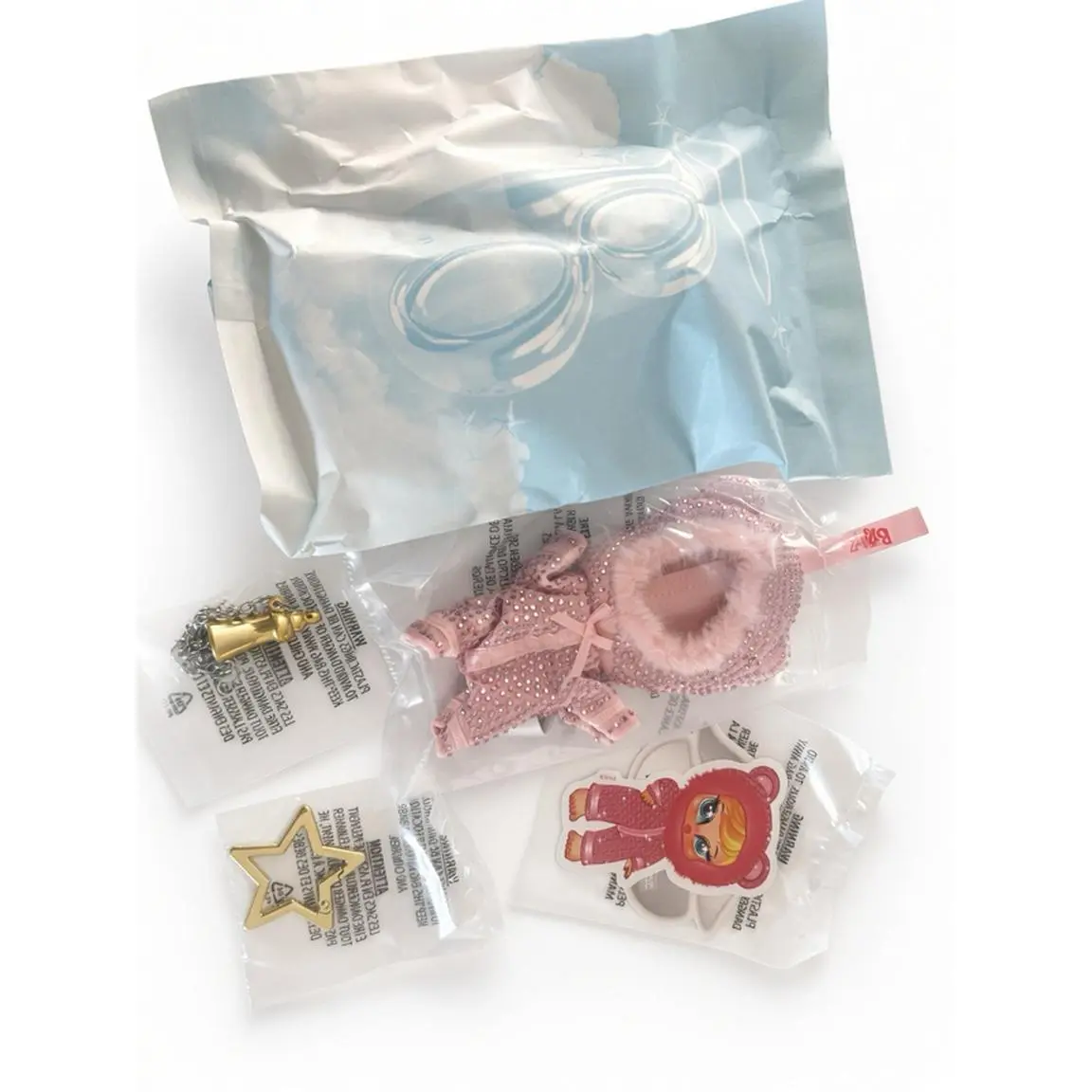 Bratz Open Box Bratz Bling Cloe Set with Four Dolls in Unique Outfits for Collectors and Fans