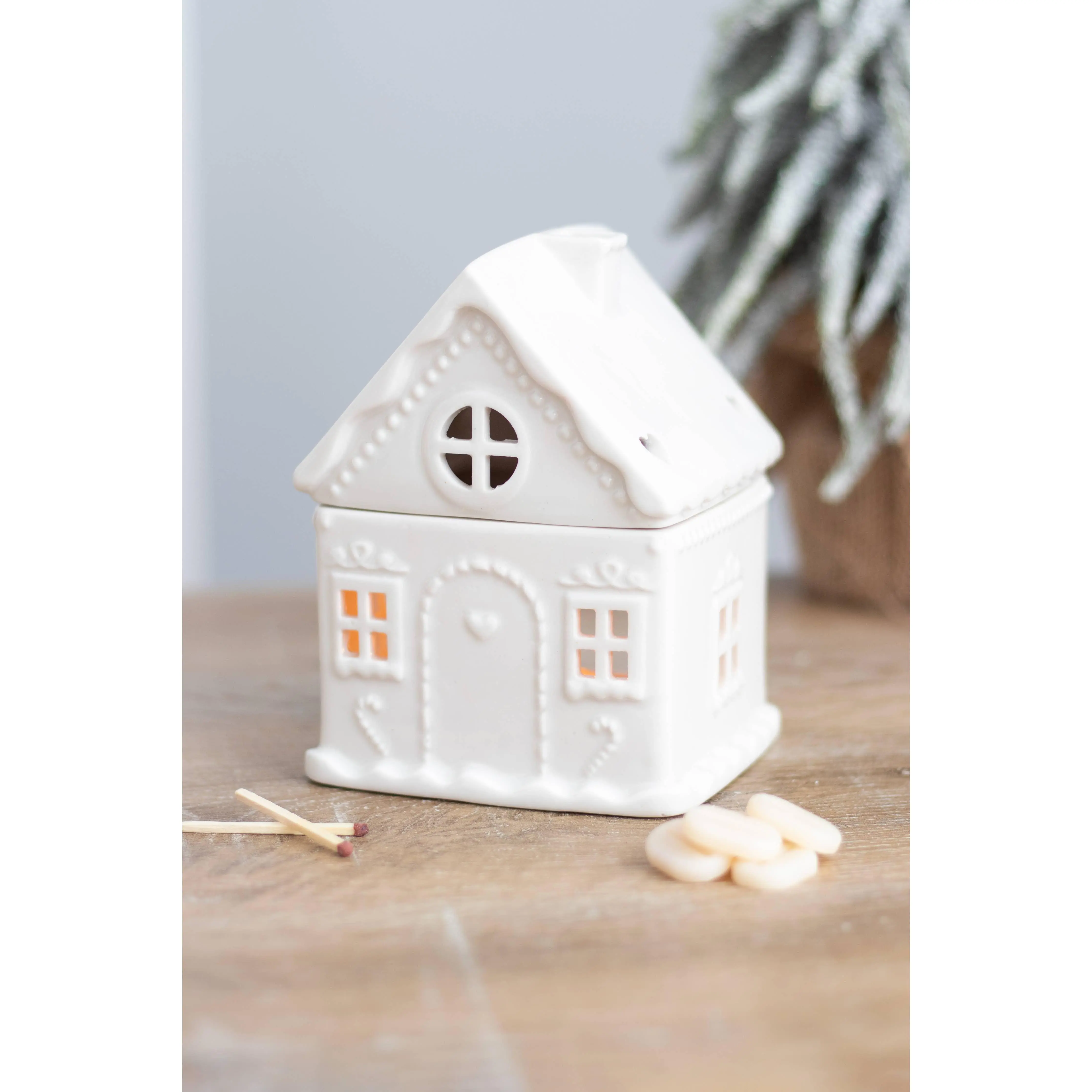White Christmas Gingerbread House Tealight Wax Warmer