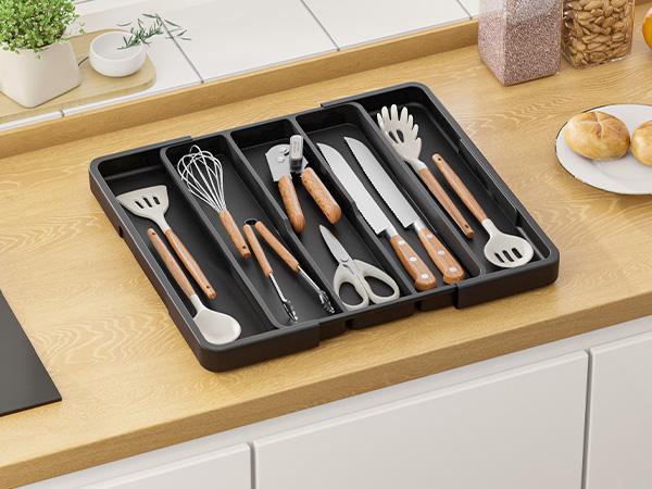 Expandable Silverware Organizer, Adjustable Kitchen Drawer Utensil Organizer, Cutlery Tray for Forks & Knives, Black