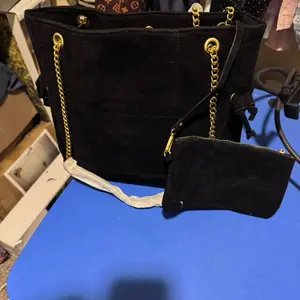Medium purse