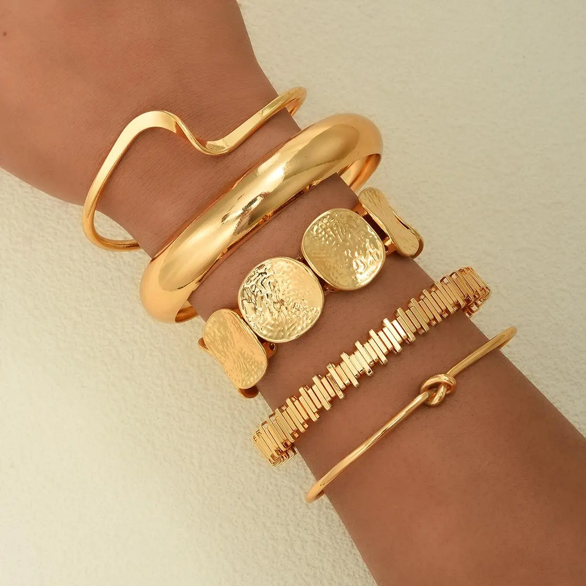 5pcs Vintage Exaggerated Luxury Wide Gold Metal Geometric Bangle Set, Suitable for Everyday Wear and Gifting