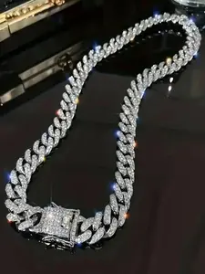 A hip-hop punk Cuban-style alloy full-diamond necklace. It's suitable for occasions such as daily wear and street outings, and also makes a surprising and delicate small gift.