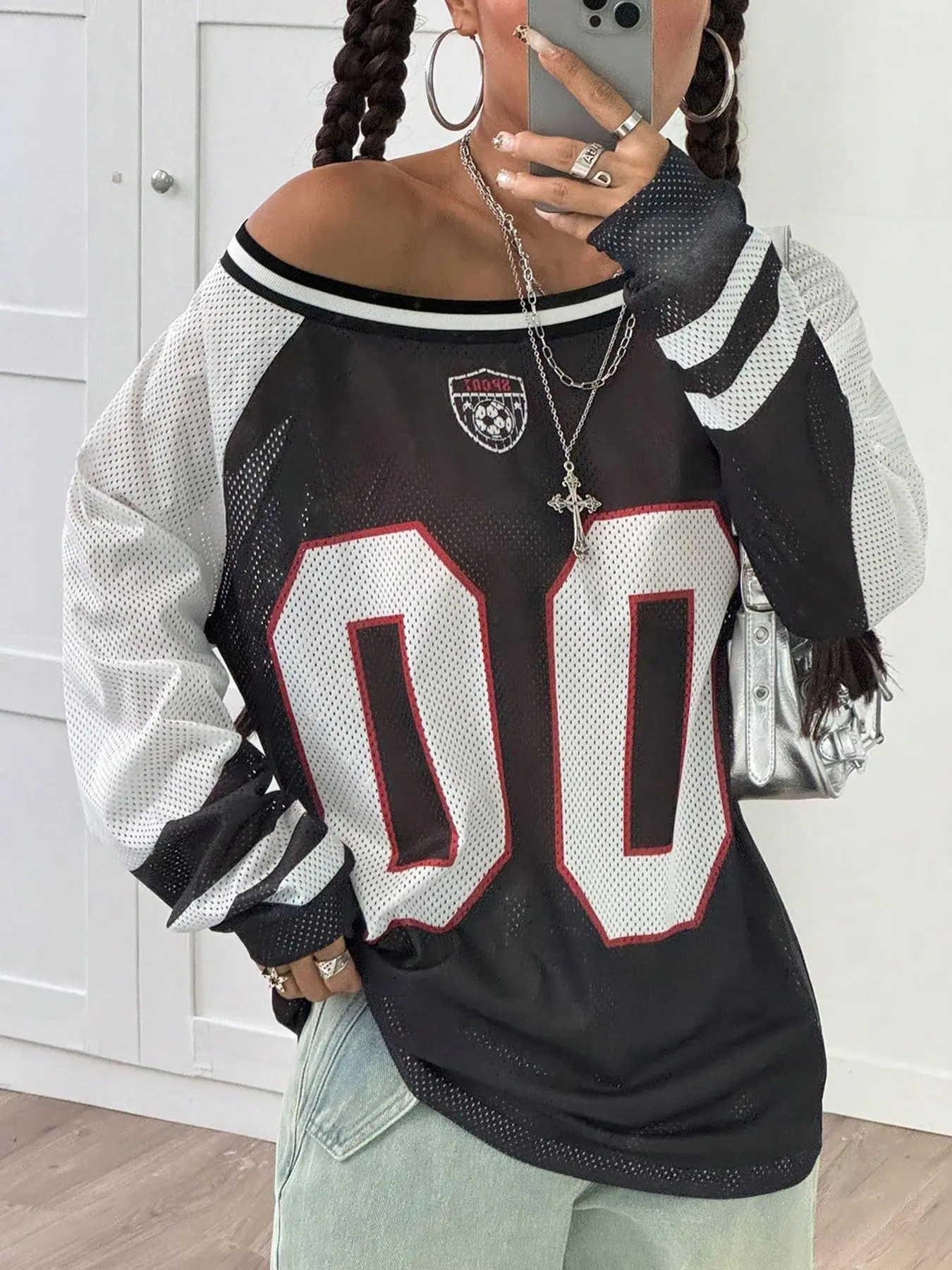 Vintage American Mesh Basketball Jersey with Contrast Trim, Features Bold '00' Number and Sports Badge Design, Sports Top
