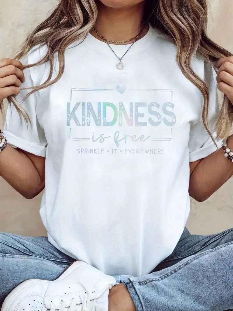 Fashionable women's retro print round-neck short-sleeve T-shirt with the message "Kindness is free, spread it everywhere." Suitable for casual daily wear, a Mother's Day gift for mom