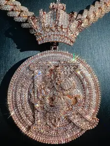 Hip-hop custom road runner crown K letter memory pendant hip-hop jewelry, T diamond personalized street rap exclusive style, luxury accessories, reward yourself jewelry