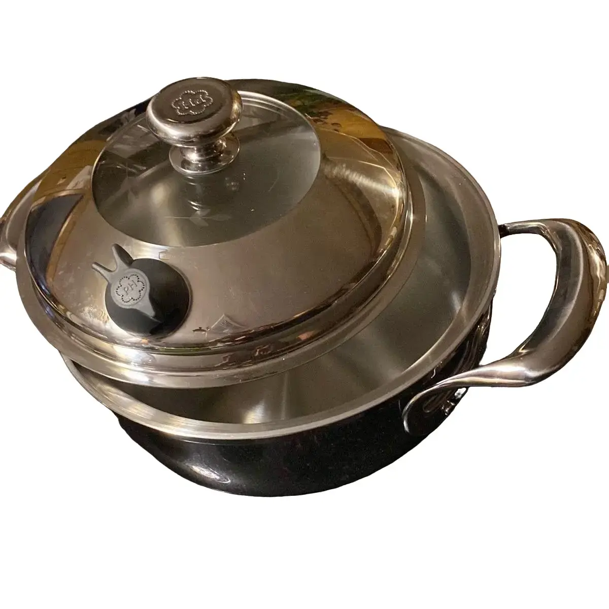 Cacerola de 2.5 QT.  Con tapa.