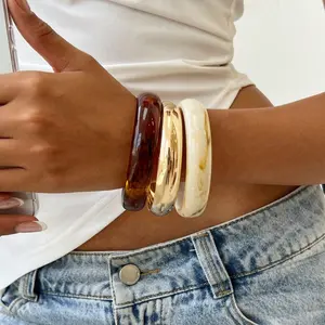 Women's Fashionable Acrylic & Metal Bracelet Set, Vintage Resin Amber Pattern, Stackable Cuff Bangles, All-Season Wear, High Quality Bracelet