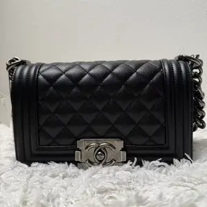 Pre-owned CHANEL Caviar Clutches & Wristlets Black diamond quilted leather Small Boy Chanel