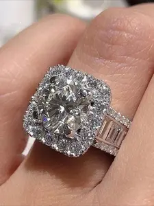1 PC Hot Elegant Creative Square Zircon Rings for Women Engagement Wedding Promise Ring Shiny Ladies Fashion Jewelry for Party dailya Clothing Decor Accessories as Anniversary Birthday Valentine's Day Gift for Girlfriend