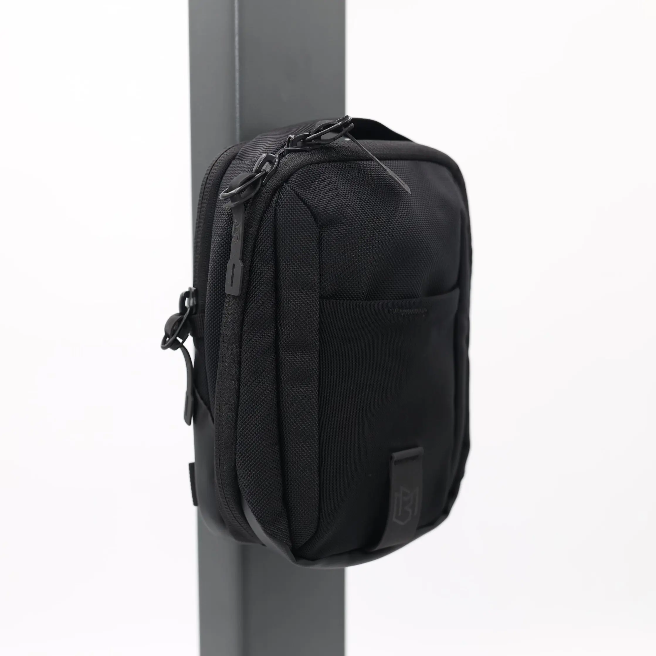 MAGNETIC CROSSBODY BAG MAGNETIC CROSSBODY BAG