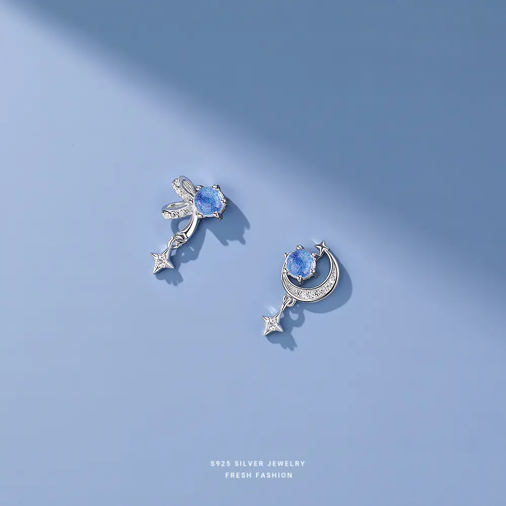 White gold earrings/glass