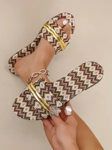 Women's bohemian-style jacquard woven sandals with gold metallic details, open-toe flat sandals, perfect for a summer beach vacation.