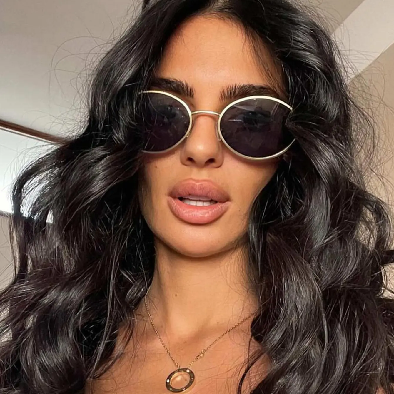 Vintage Oval Metal Sunglasses Women - UV400 Protection  display picture 1