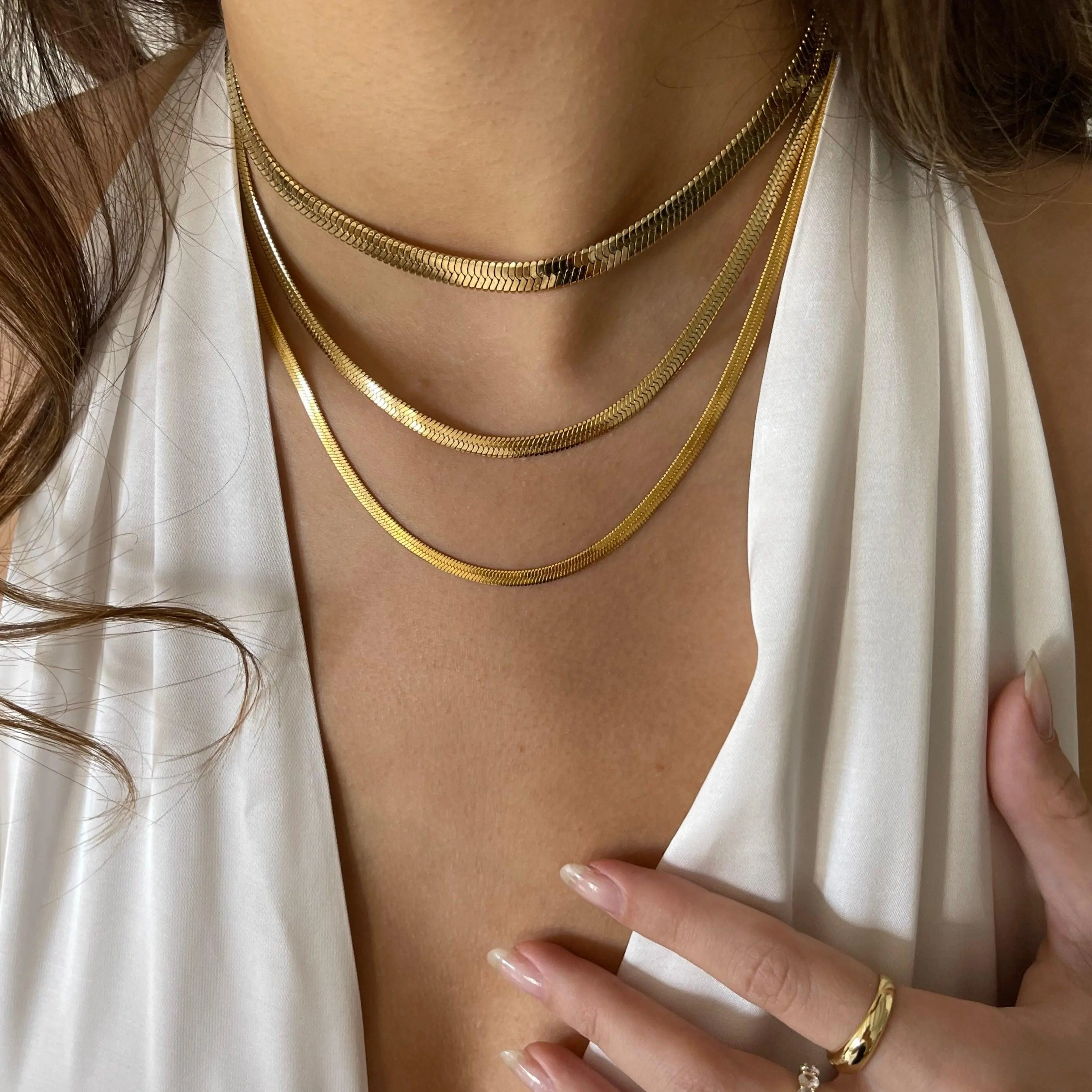EVRY JEWELS Gold or Silver Plated Women's Hypoallergenic Shining Snake Necklace