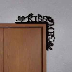 1 modern and elegant heart-shaped "KISS ME" metal mural, wall carving, door corner art, Valentine's Day gift, New Year's gift, for home rooms, offices, hotels, coffee shops, wall decoration