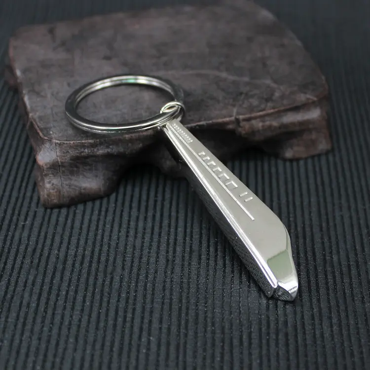 Metal keychain F1 racing car high-speed rail train pendant small ornaments high-end hardware accessories car men's small gifts