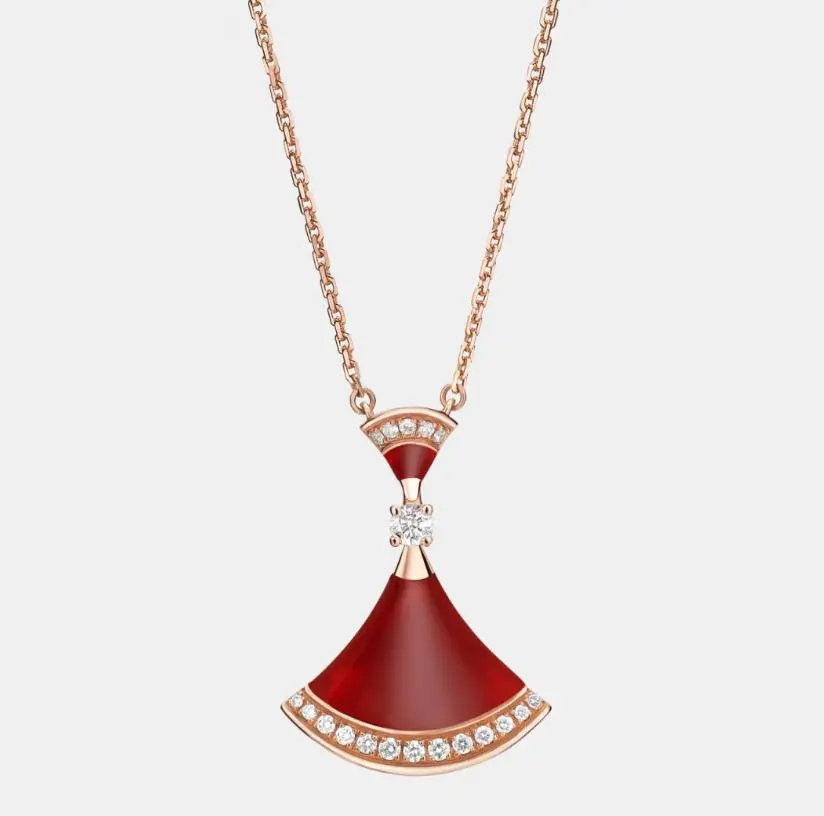 Pre-owned Bvlgari Divas' Dream 18 kt rose gold pendant necklace set with red carnelian , a diamond and pavé diamonds，full set