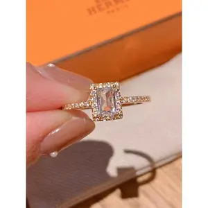 Women's Romantic Square Shaped Rhinestone Ring, Exquisite Trendy Engagement Ring, Elegant Gorgeous Hand Jewelry As GiftGift