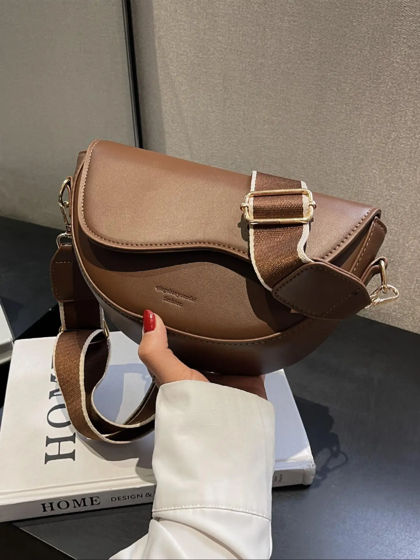 Women's Fashionable Saddle Bag, Casual Versatile Crossbody Bag with Wide Shoulder Strap, Trendy All-match Commuter Bag for Daily Used